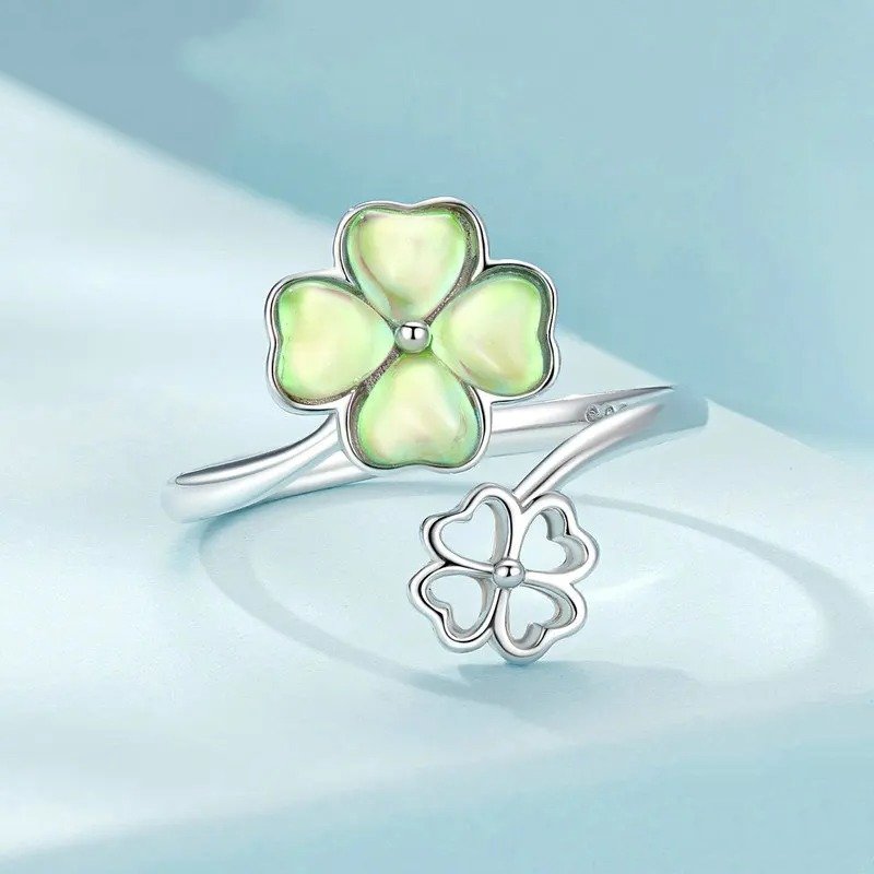 White Gold Plated Lucky Four-Leaf Charm Aries Ring