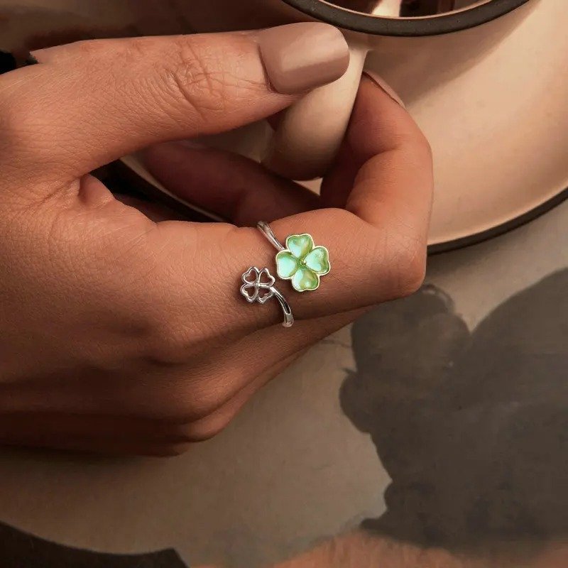 White Gold Plated Lucky Four-Leaf Charm Aries Ring