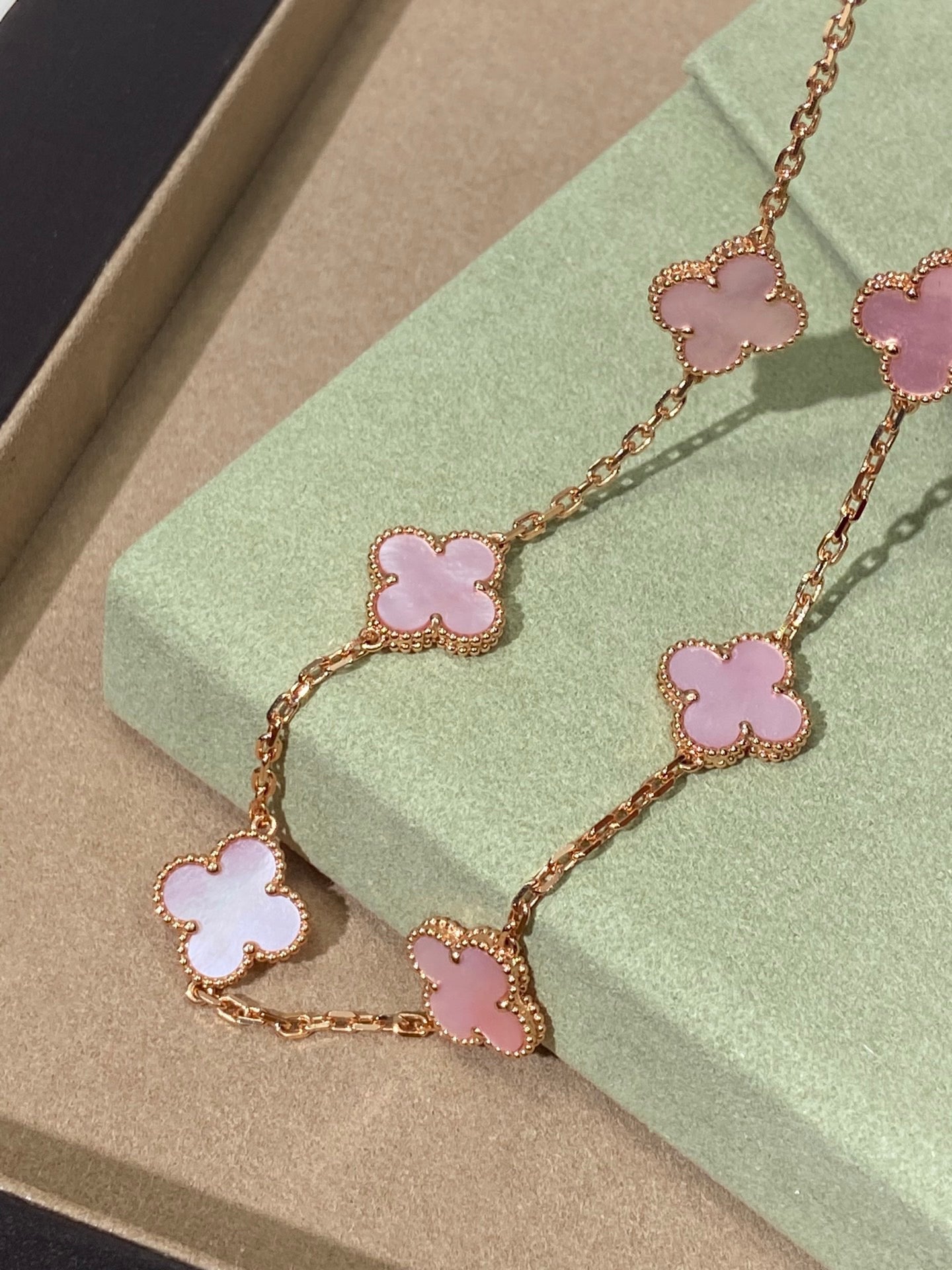 [Charm Aries Jewelry]CLOVER 10 MOTIFS PINK NECKLACE