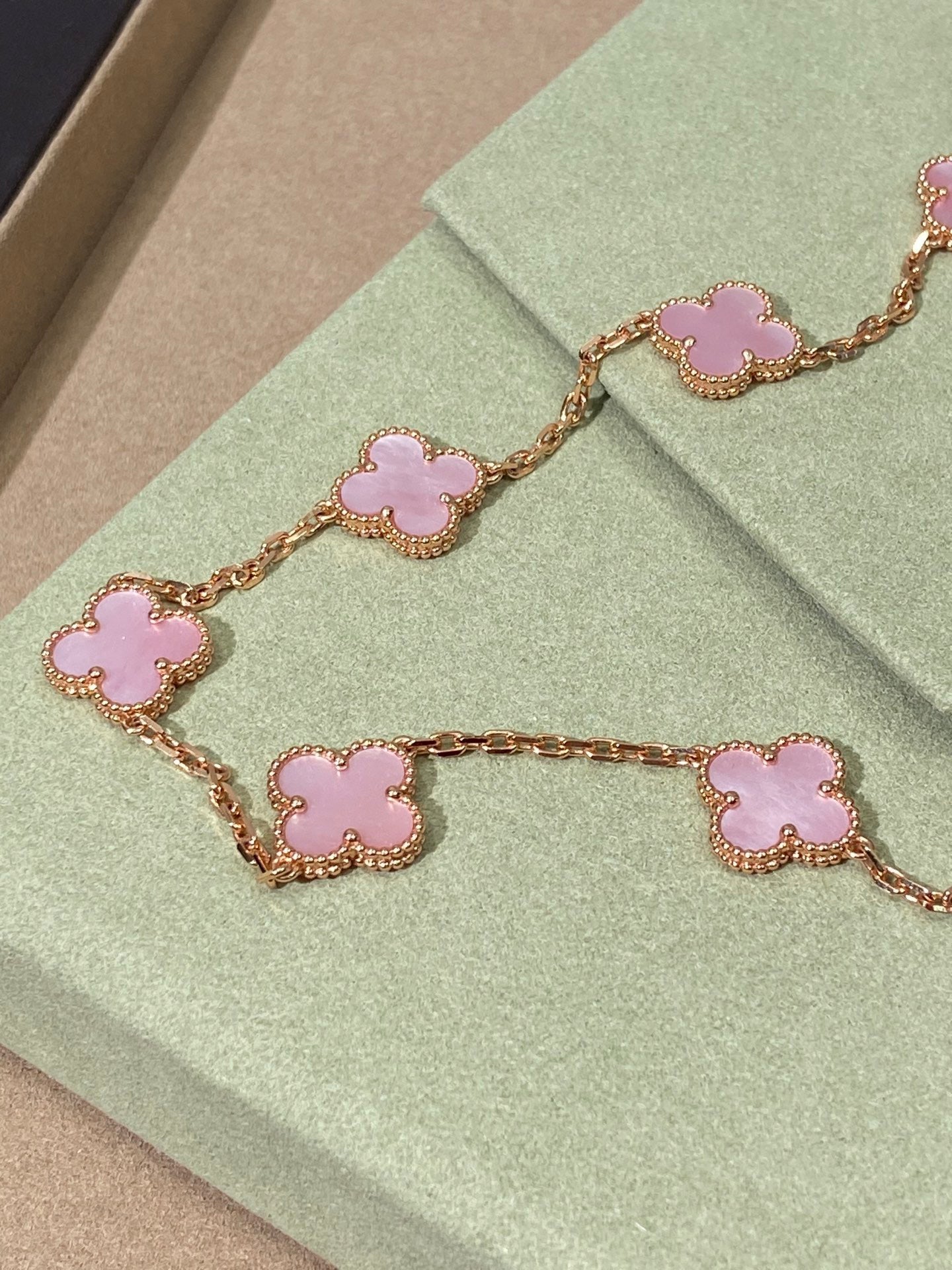[Charm Aries Jewelry]CLOVER 10 MOTIFS PINK NECKLACE