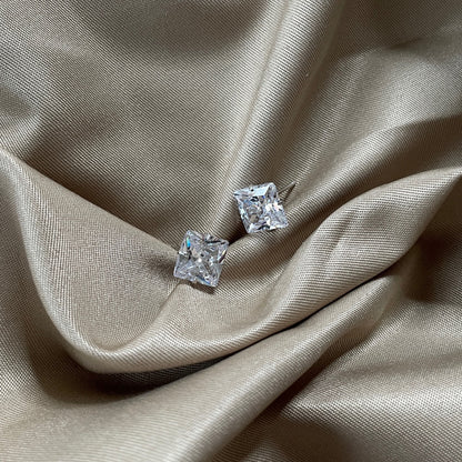 [Charm Aries Jewelry]Stylish Shiny Square Center Stone Stud Earrings