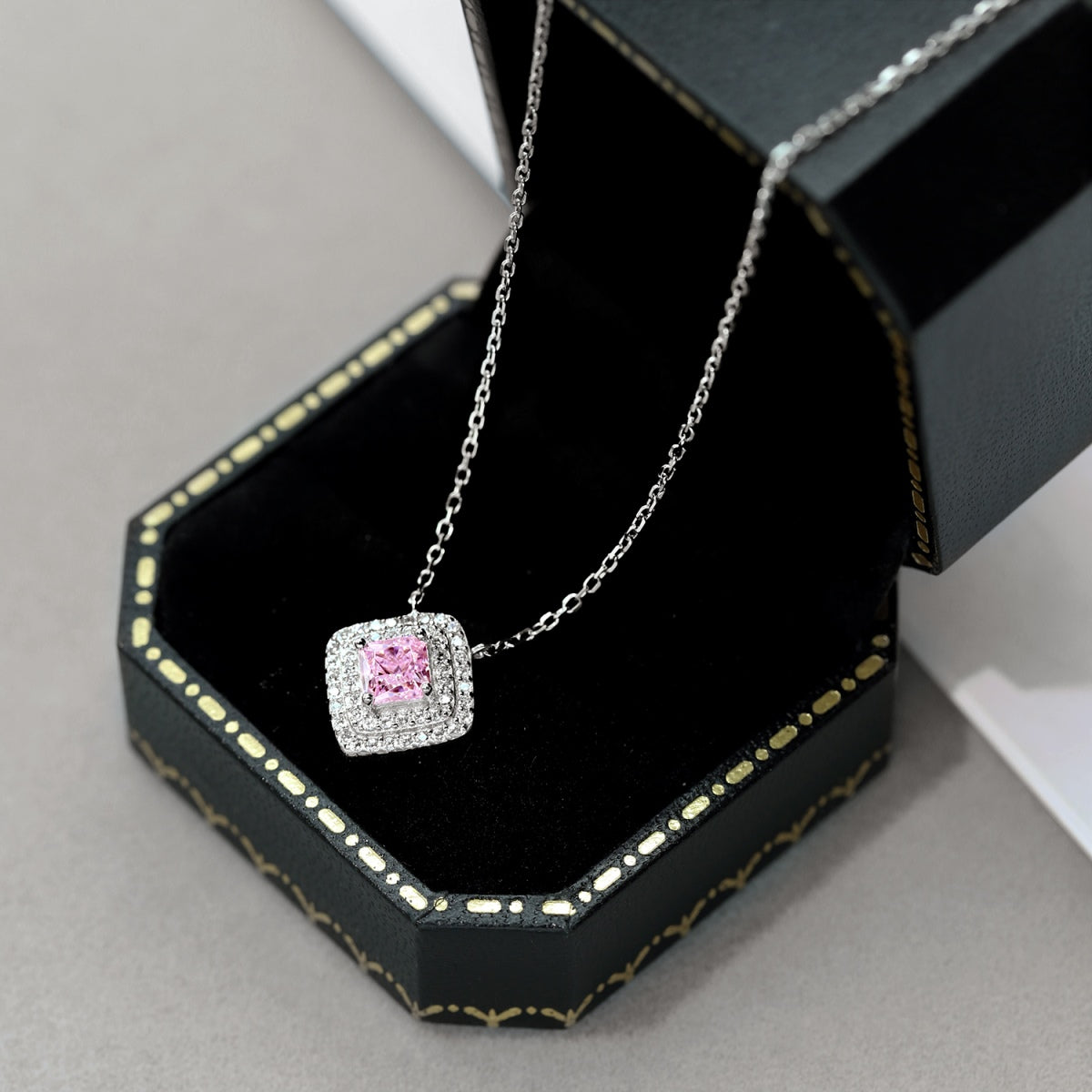 [Charm Aries Jewelry]Sparkling Asscher Cut Necklace