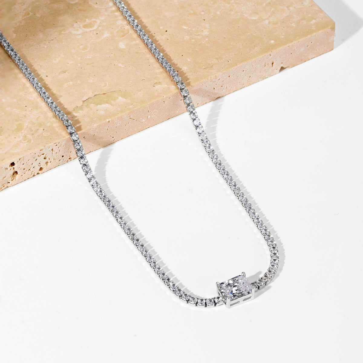 [Charm Aries Jewelry]2.0 carat Ornate Emerald Cut Necklace