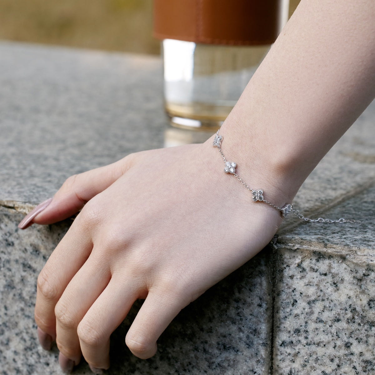 [Charm Aries Jewelry]Four-Leaf Charm Aries Hollow Butterfly Bracelet