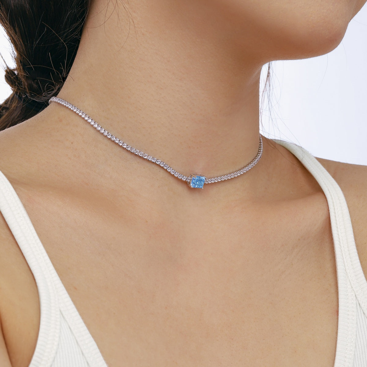 [Charm Aries Jewelry]2.0 carat Ornate Emerald Cut Necklace