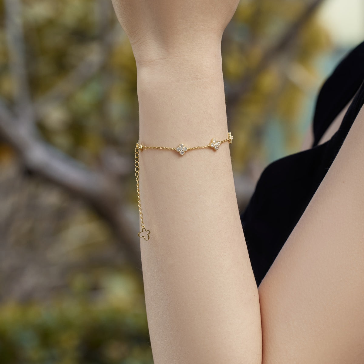 [Charm Aries Jewelry]Four-Leaf Charm Aries Hollow Butterfly Bracelet