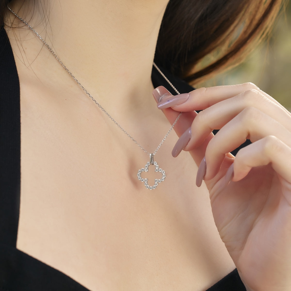 [Charm Aries Jewelry]Four-Leaf Charm Aries Hollow Design Exquisite Necklace