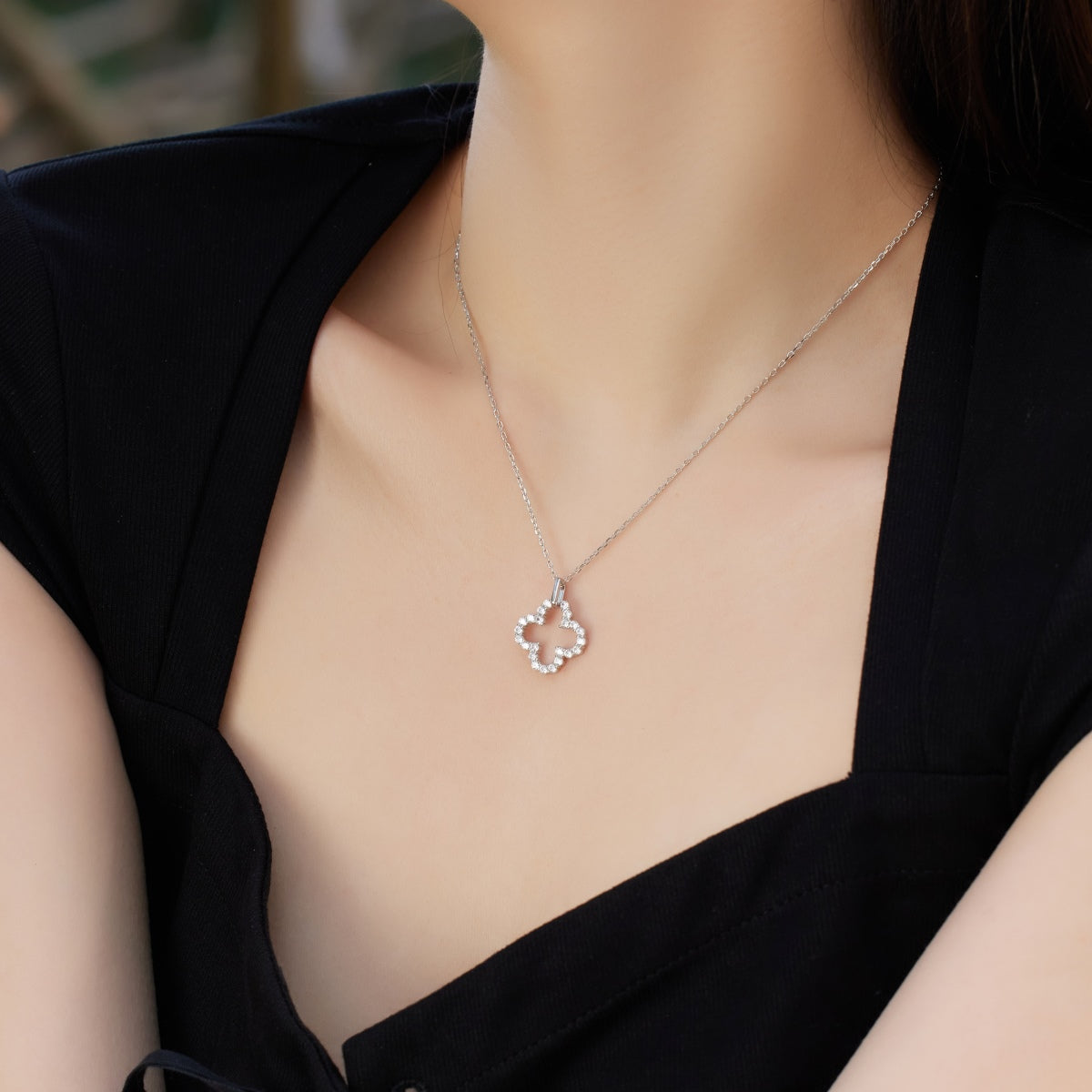 [Charm Aries Jewelry]Four-Leaf Charm Aries Hollow Design Exquisite Necklace