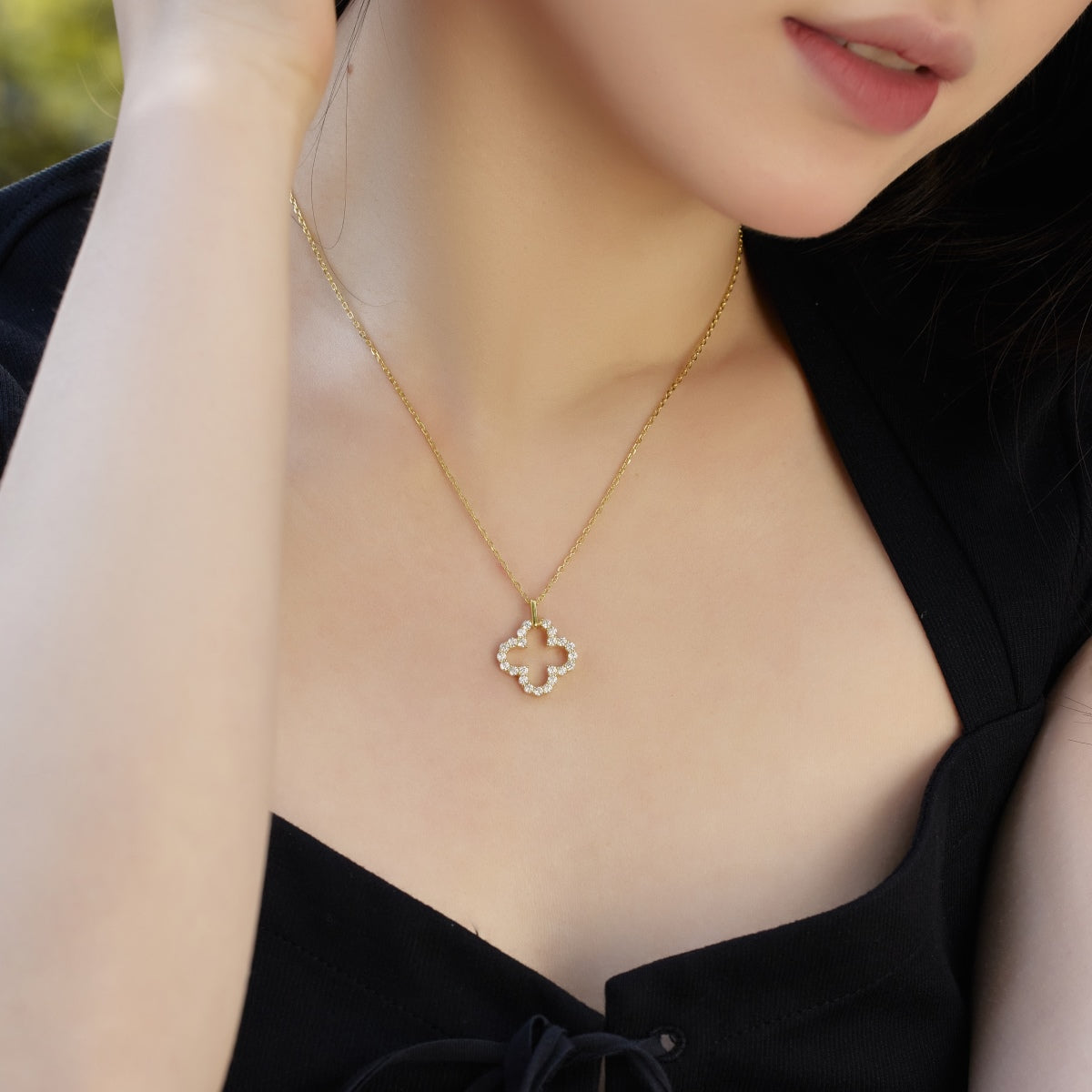 [Charm Aries Jewelry]Four-Leaf Charm Aries Hollow Design Exquisite Necklace