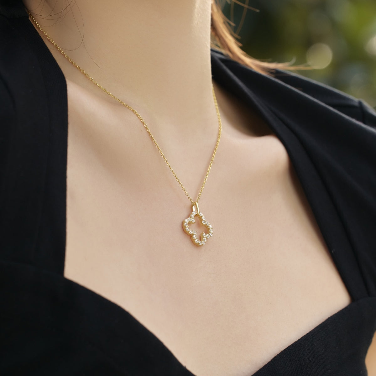 [Charm Aries Jewelry]Four-Leaf Charm Aries Hollow Design Exquisite Necklace