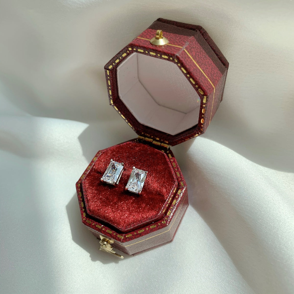 [Charm Aries Jewelry]Stylish Shiny Rectangular Center Stone Stud Earrings