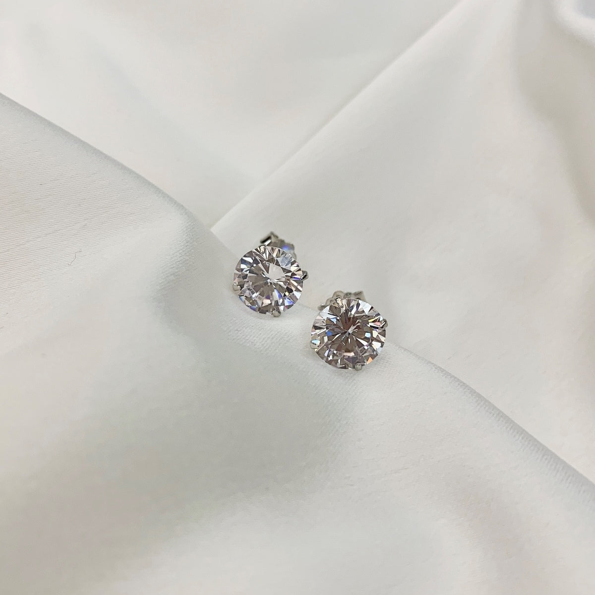 [Charm Aries Jewelry]Stylish Shiny Round Center Stone Stud Earrings