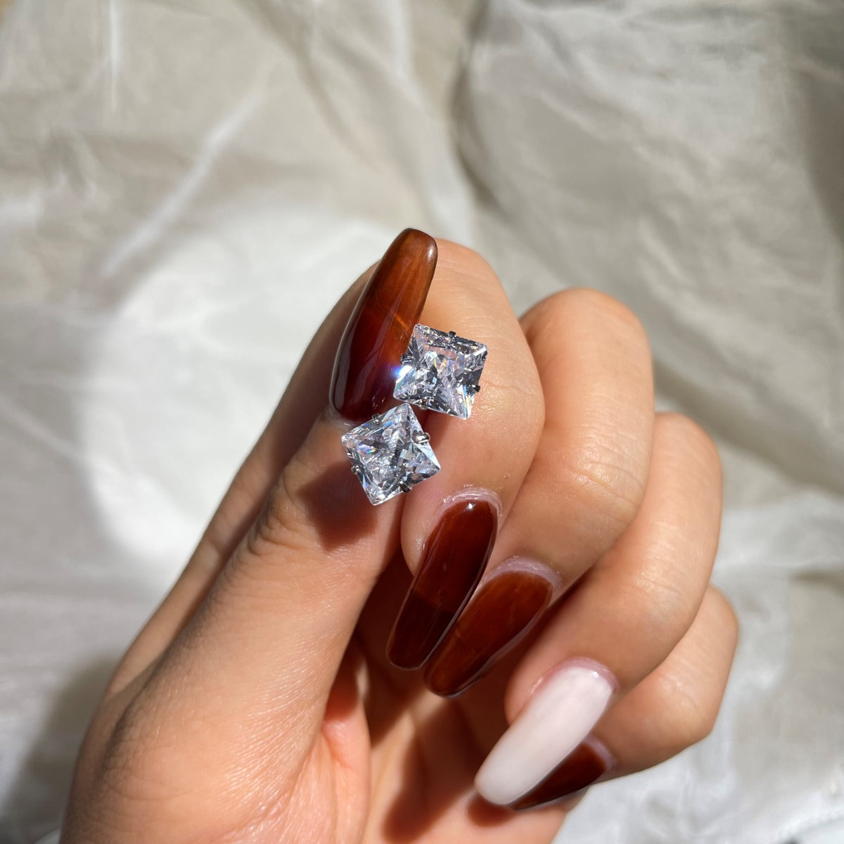 [Charm Aries Jewelry]Stylish Shiny Square Center Stone Stud Earrings