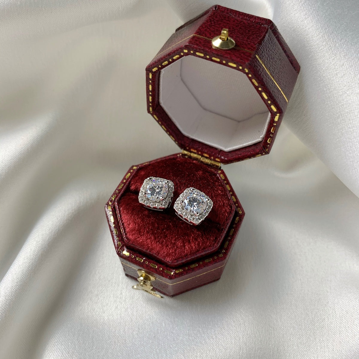 [Charm Aries Jewelry]Classic Round Center Stone Stud Earrings