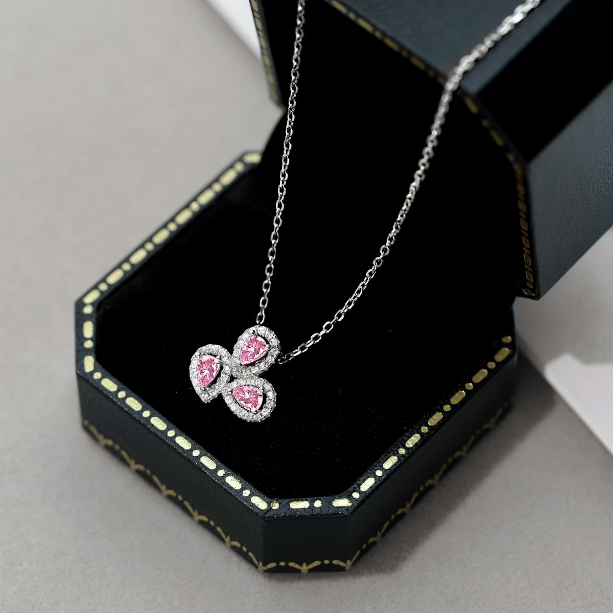 [Charm Aries Jewelry]Elegant Flower Shape Pear Cut Necklace