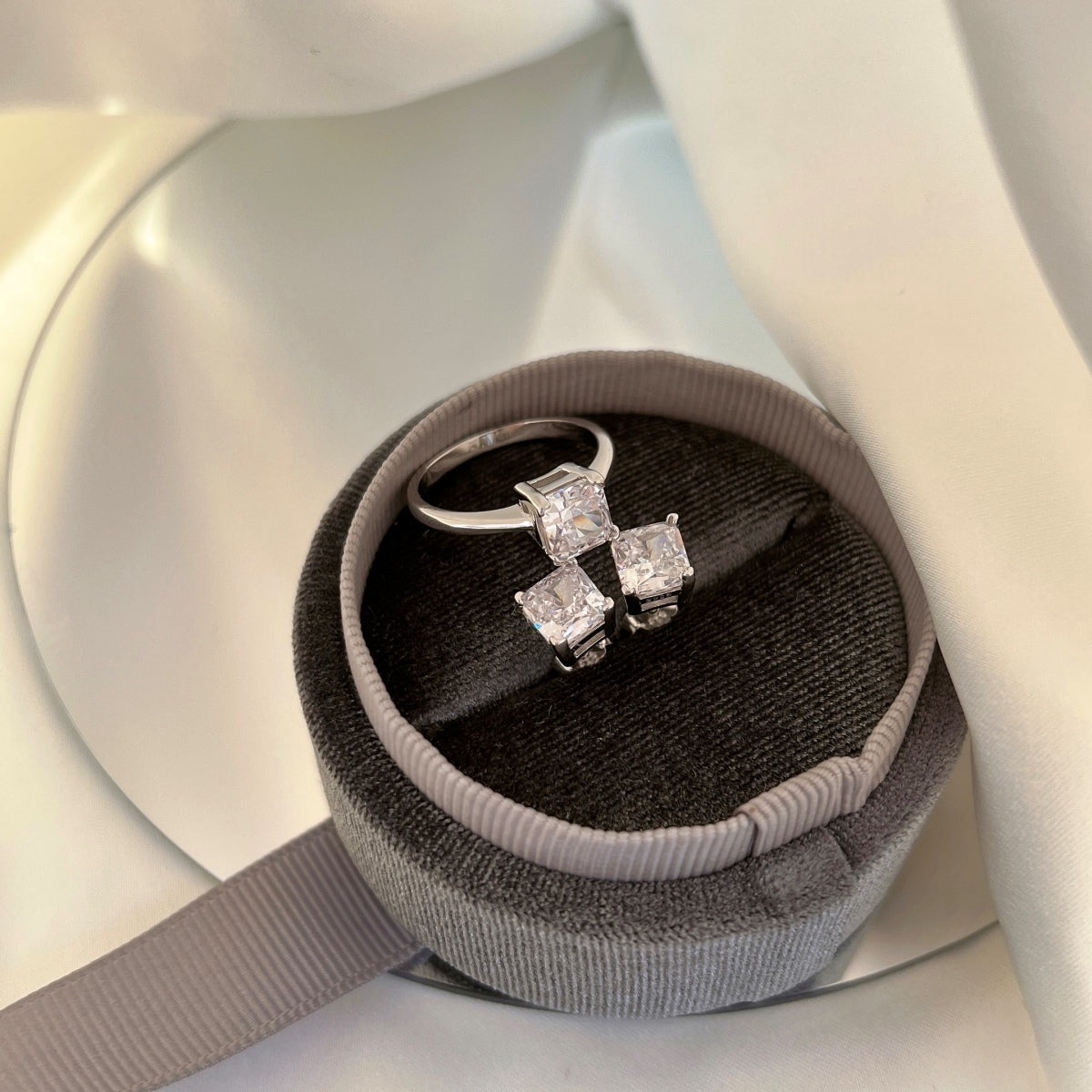 [Charm Aries Jewelry]1.0 Carat Radiant Princess Cut Wedding Earrings
