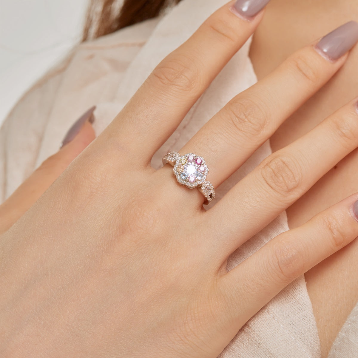 [Charm Aries Jewelry]Delicate Colorful Round Cut Flower Shape Wedding Ring