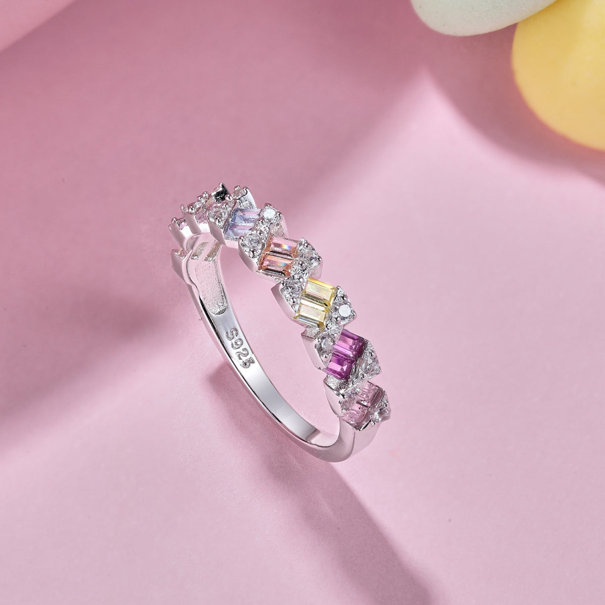 [Charm Aries Jewelry]Delicate Vibrant Emerald Cut Daily Ring