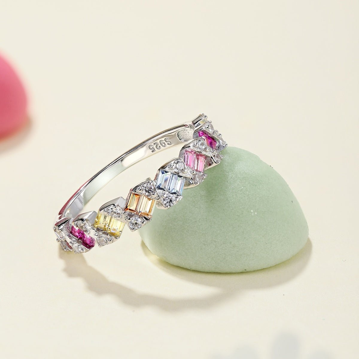 [Charm Aries Jewelry]Delicate Vibrant Emerald Cut Daily Ring