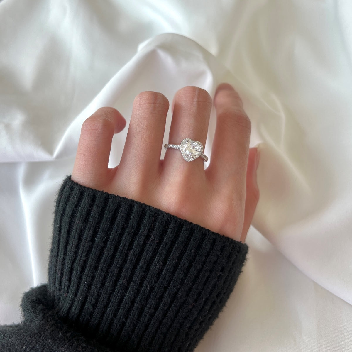 [Charm Aries Jewelry]Eternity Splashy Romantic Heart Shape Lover Ring