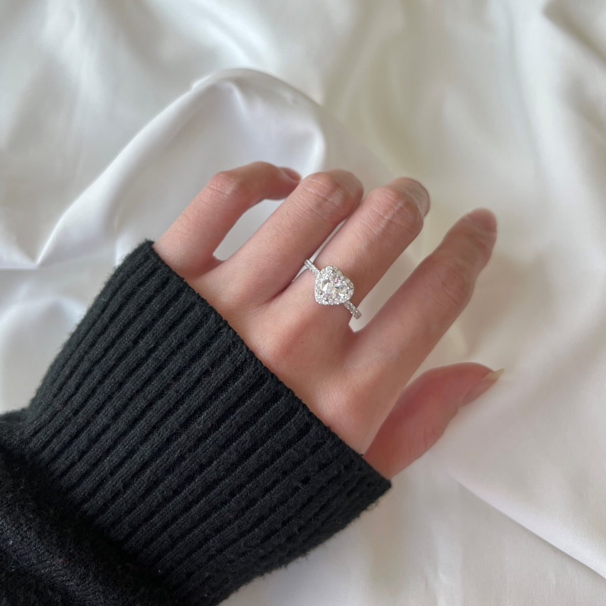 [Charm Aries Jewelry]Eternity Splashy Romantic Heart Shape Lover Ring