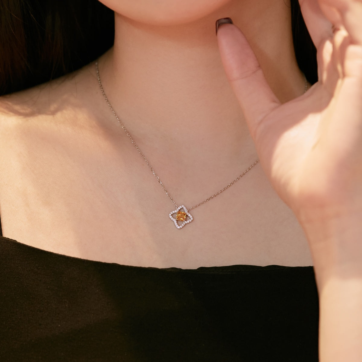 [Charm Aries Jewelry]Exquisite Flower Shape Princess Cut Necklace