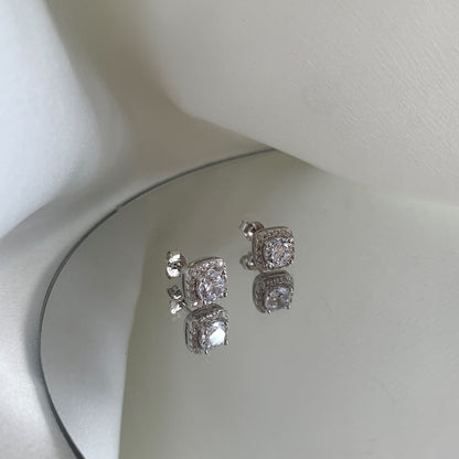 [Charm Aries Jewelry]Classic Round Center Stone Stud Earrings