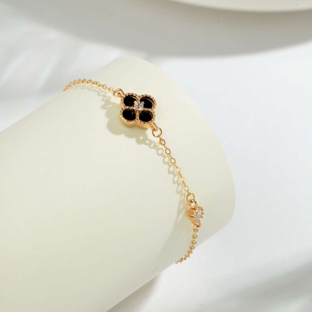[Charm Aries Jewelry]Delicate Four Leaf Charm Aries Bracelet