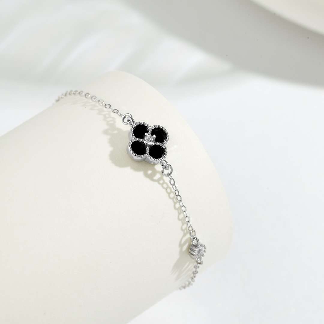 [Charm Aries Jewelry]Delicate Four Leaf Charm Aries Bracelet