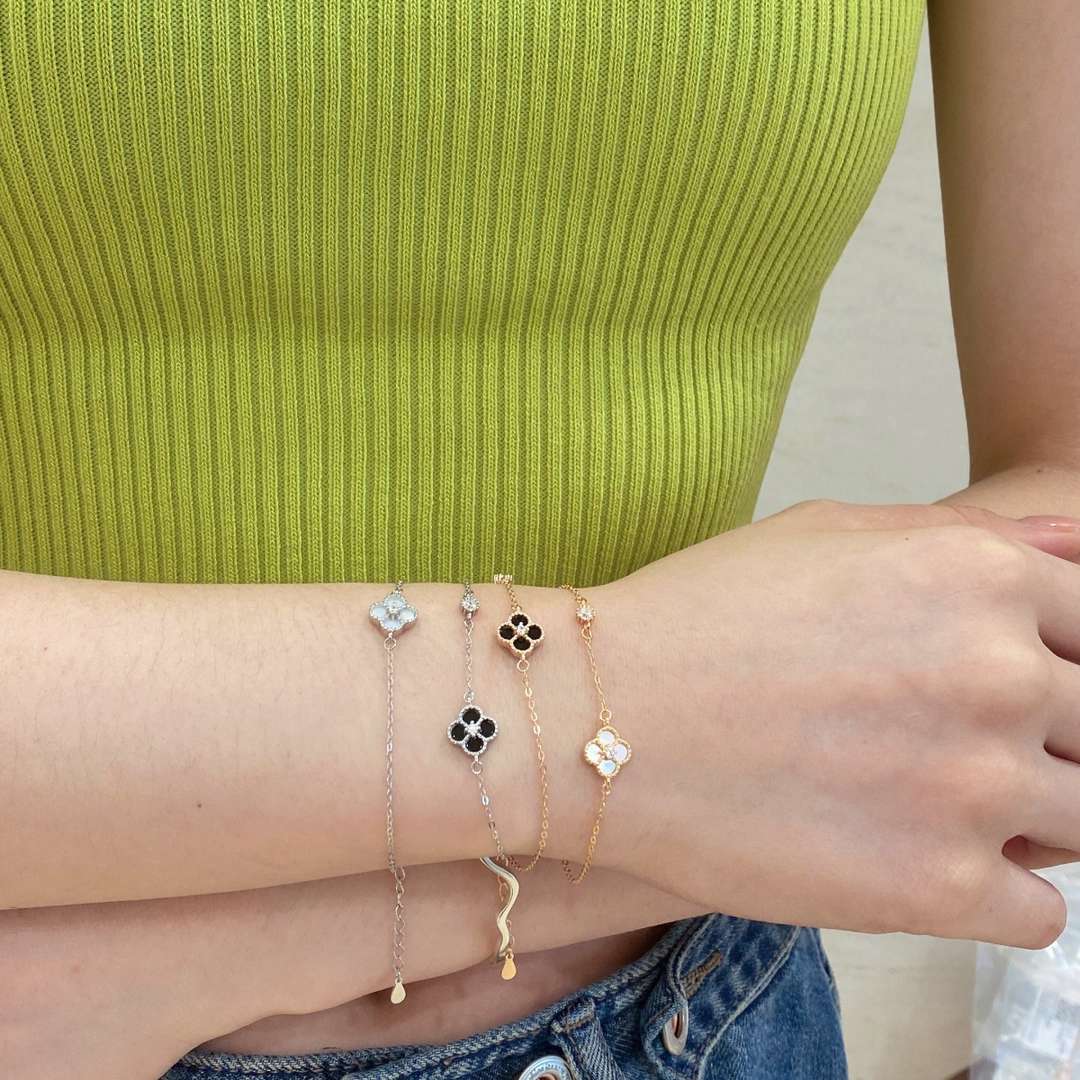 [Charm Aries Jewelry]Delicate Four Leaf Charm Aries Bracelet