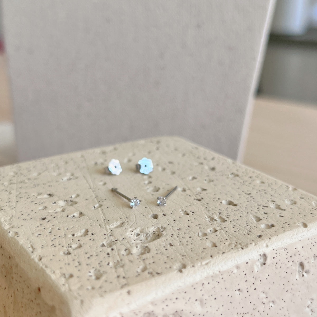 [Charm Aries Jewelry]Delicate Solitaire Earrings