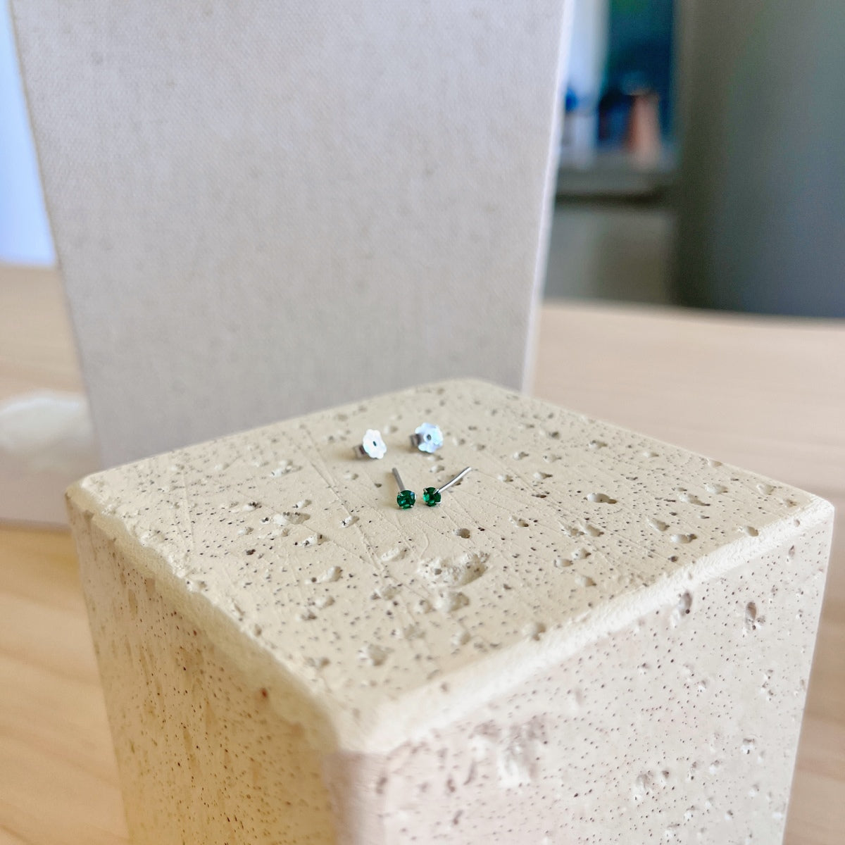 [Charm Aries Jewelry]Delicate Solitaire Earrings