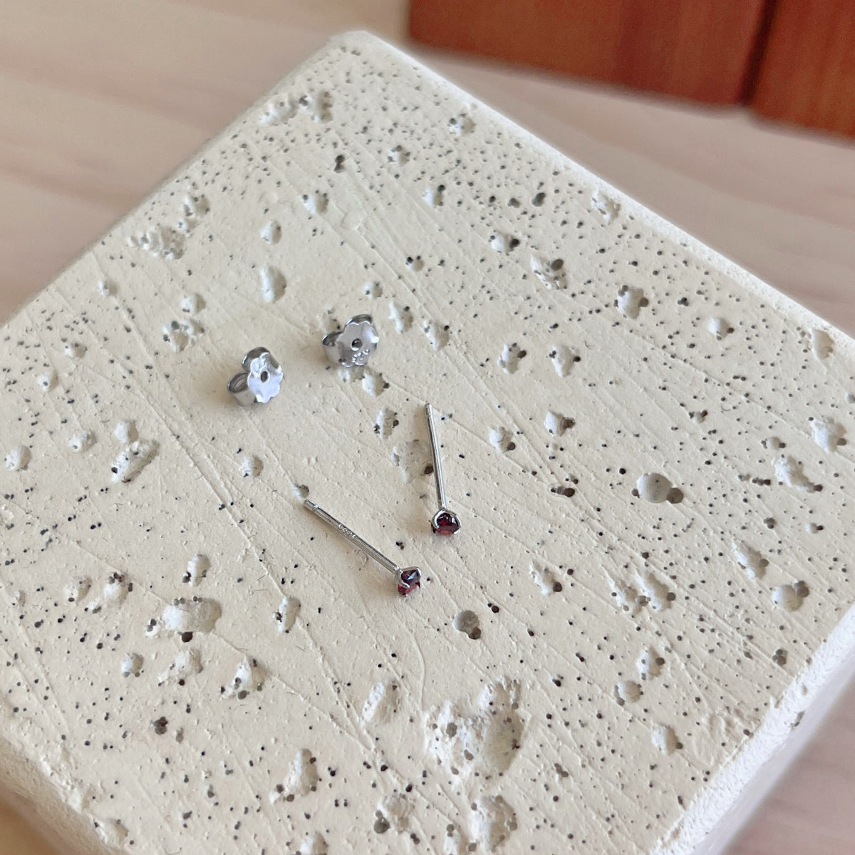[Charm Aries Jewelry]Delicate Solitaire Earrings