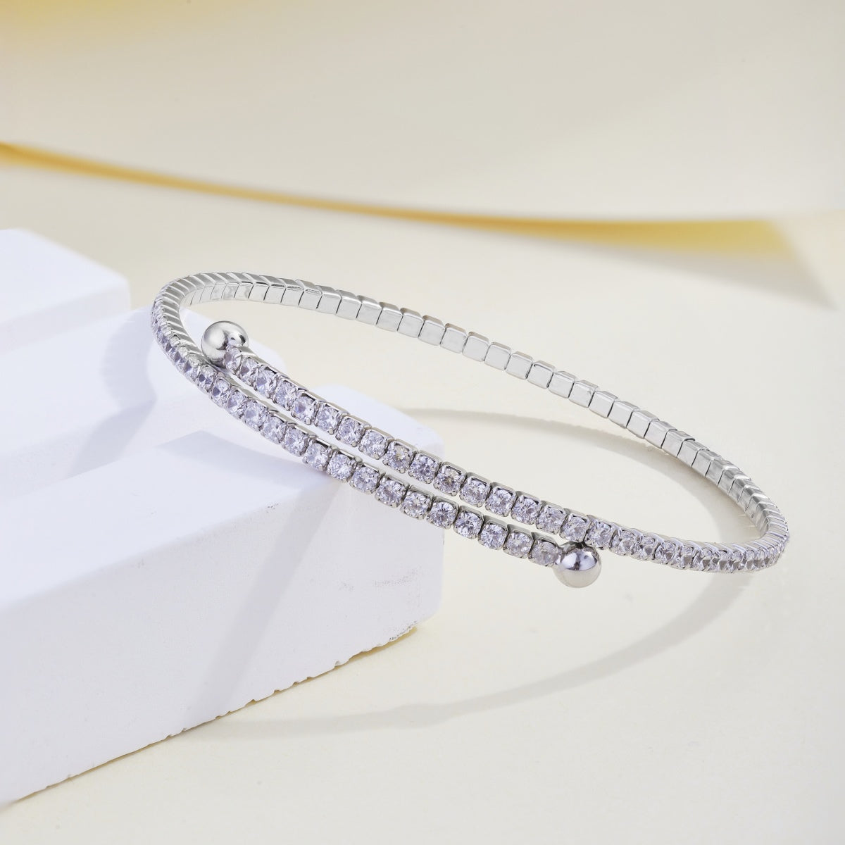 [Charm Aries Jewelry]Row of Diamonds Round Fashion Bracelet