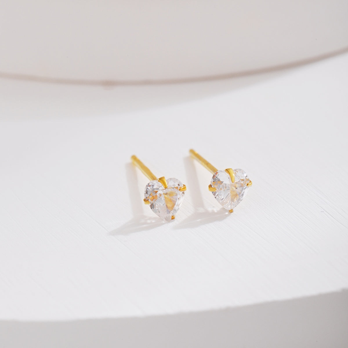 [Charm Aries Jewelry]Sparkling Heart Shaped Simple Earrings