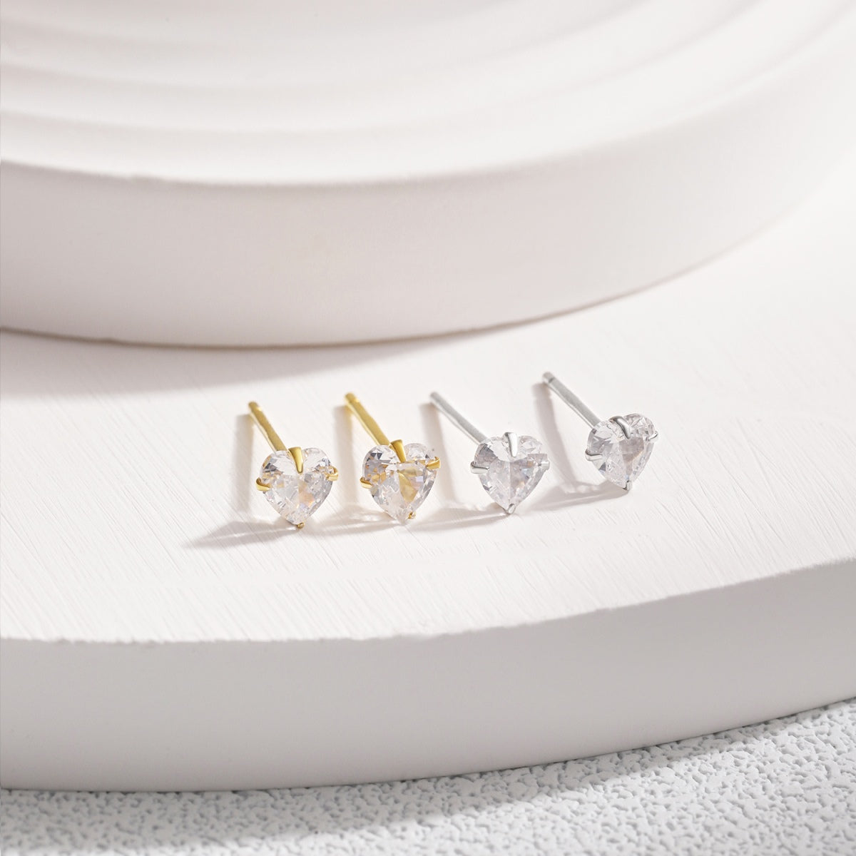 [Charm Aries Jewelry]Sparkling Heart Shaped Simple Earrings