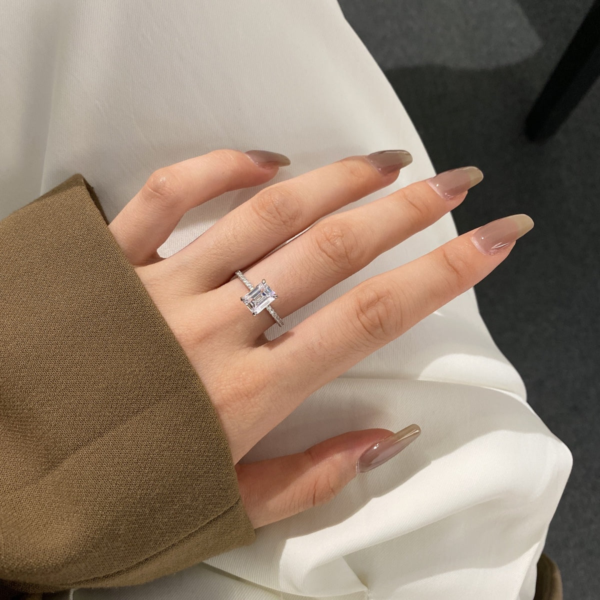 [Charm Aries Jewelry]2.0 Carat Scintillating Ornate Radiant Cut Party Ring