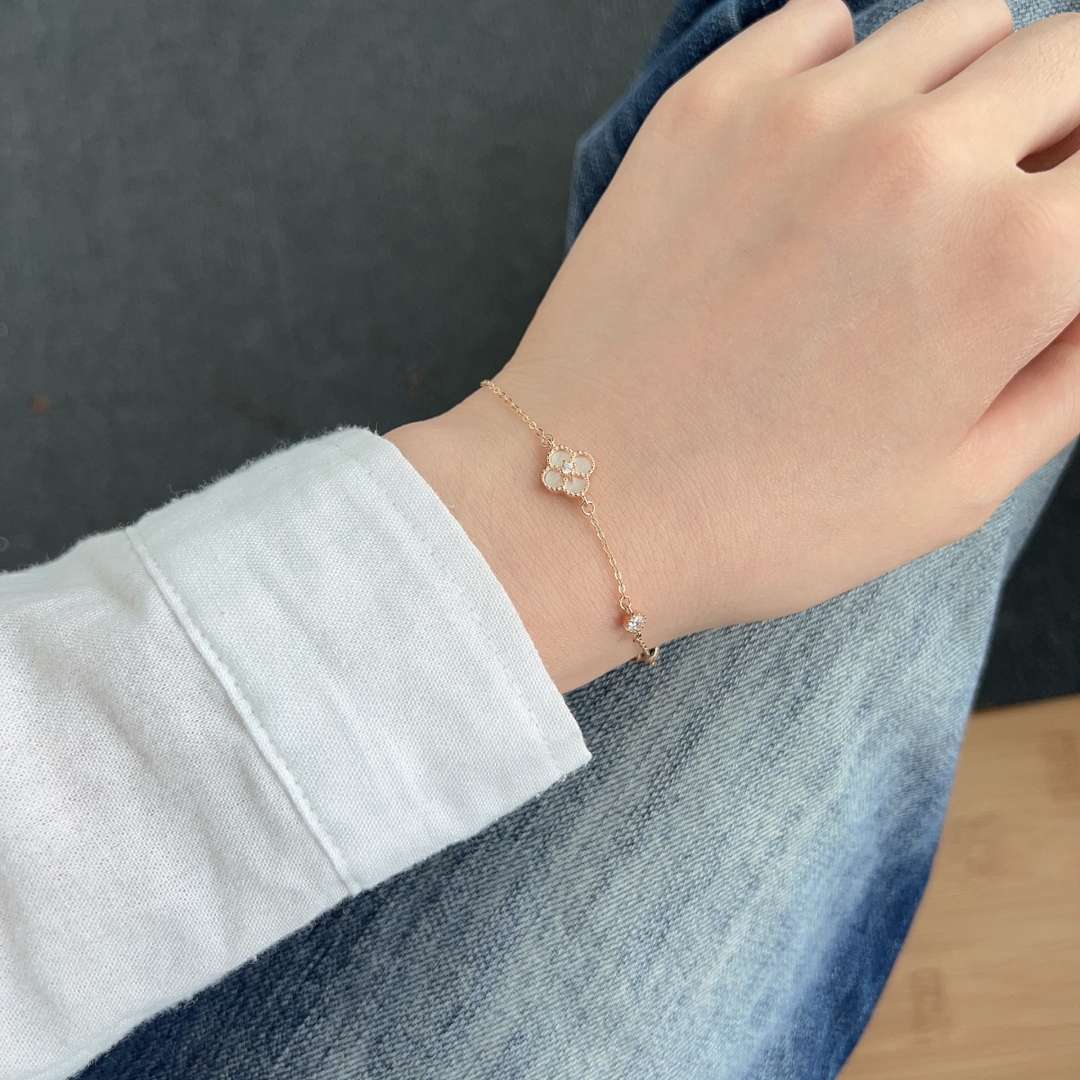 [Charm Aries Jewelry]Delicate Four Leaf Charm Aries Bracelet
