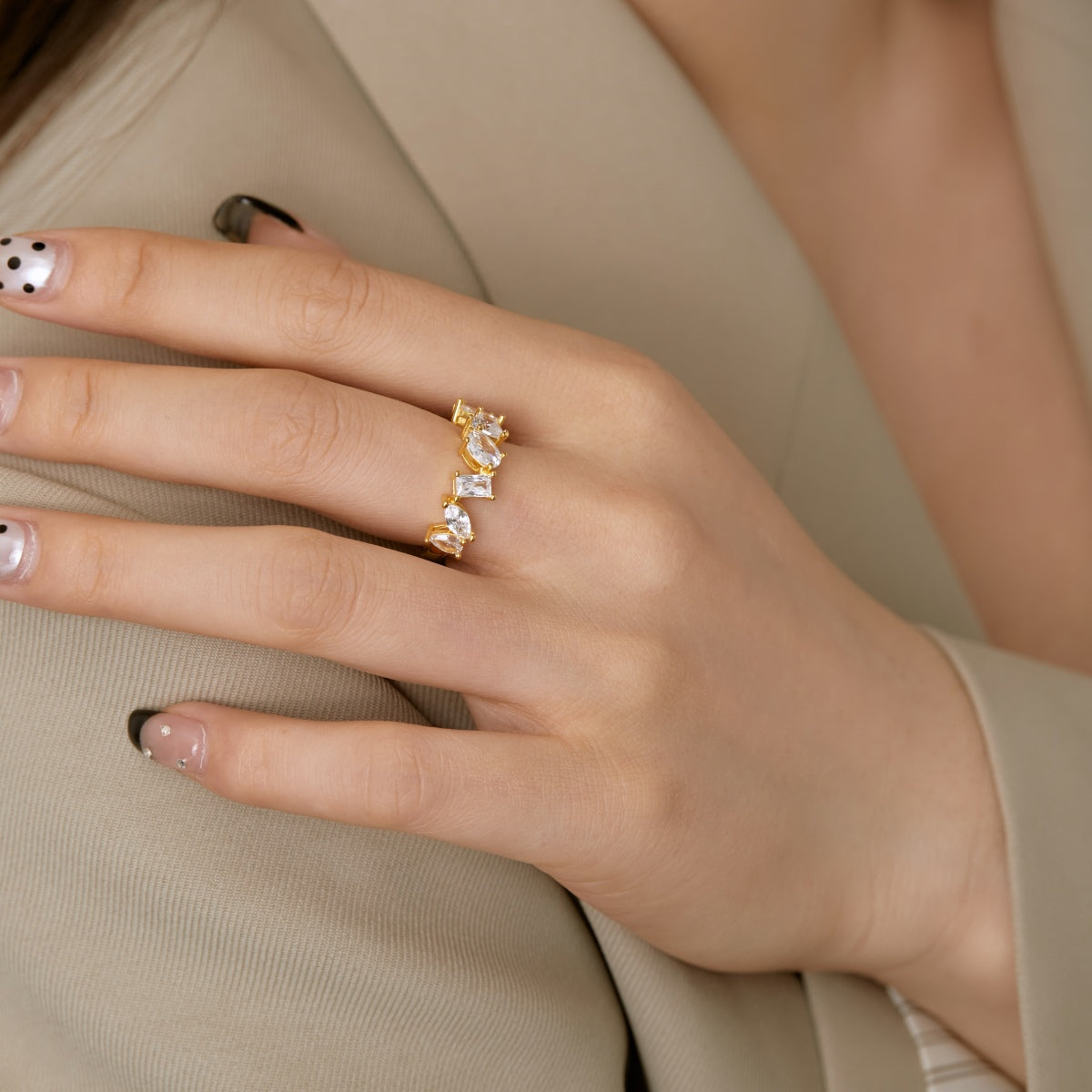 [Charm Aries Jewelry]Delicate Multi Cut Ring