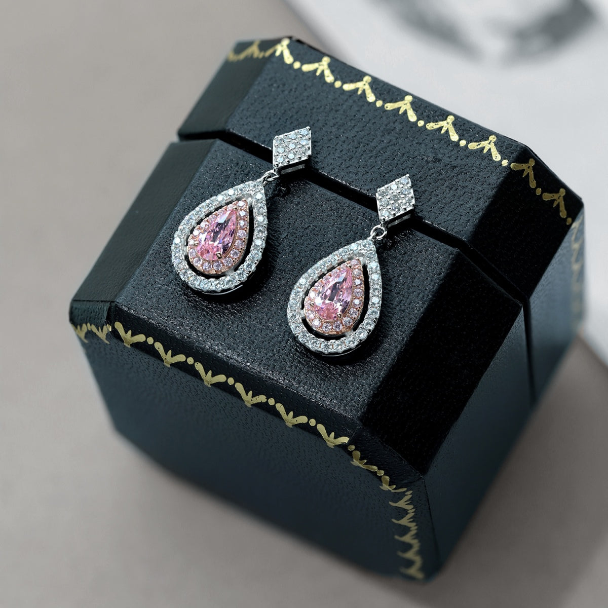 [Charm Aries Jewelry]Ornate Delicate Water Drop Shape Banquet Earrings