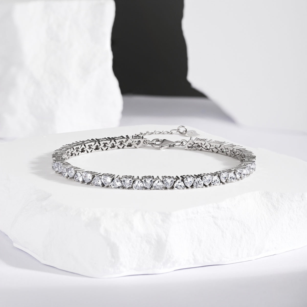 [Charm Aries Jewelry]Dazzling Romantic Heart Shape Lover Bracelet