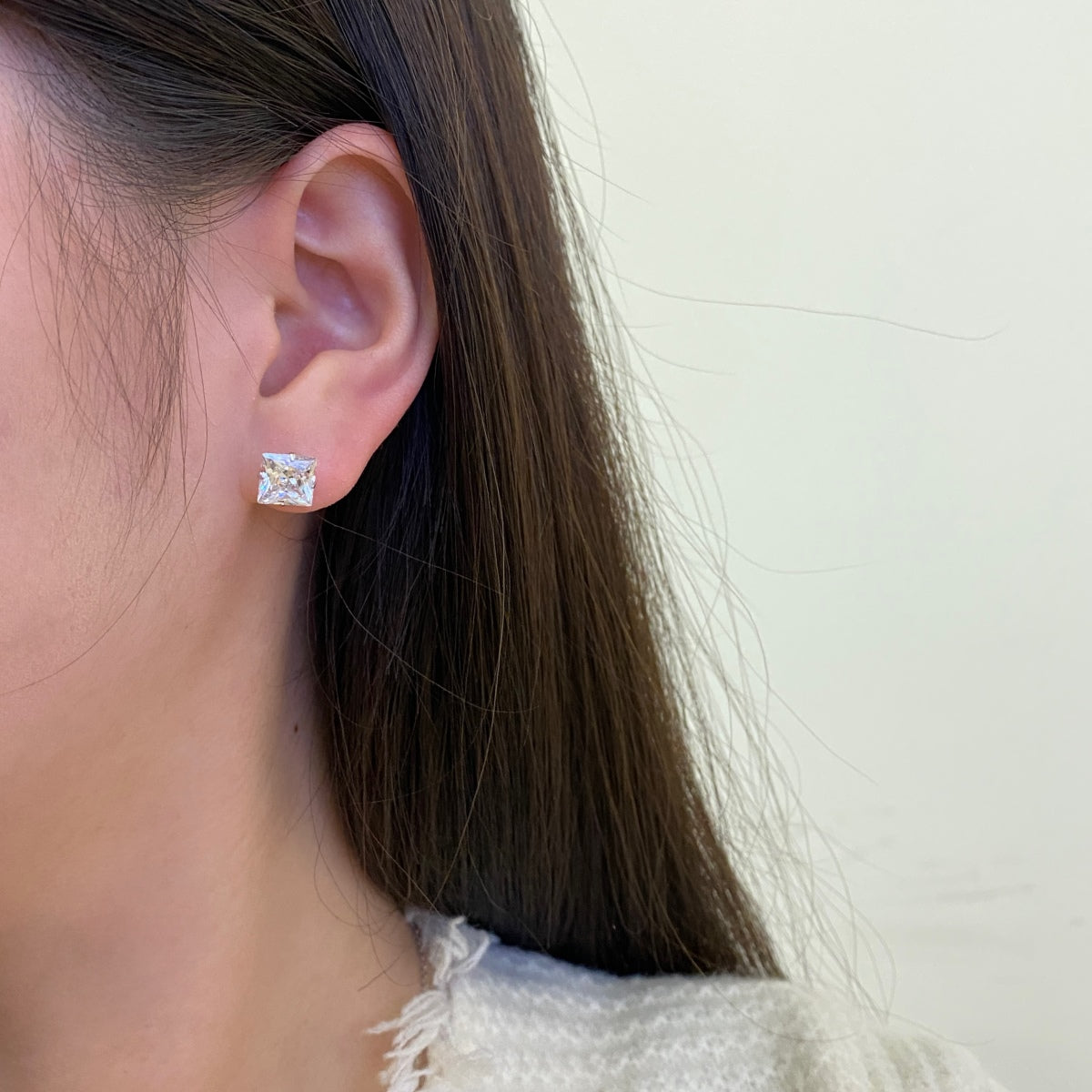 [Charm Aries Jewelry]Stylish Shiny Square Center Stone Stud Earrings