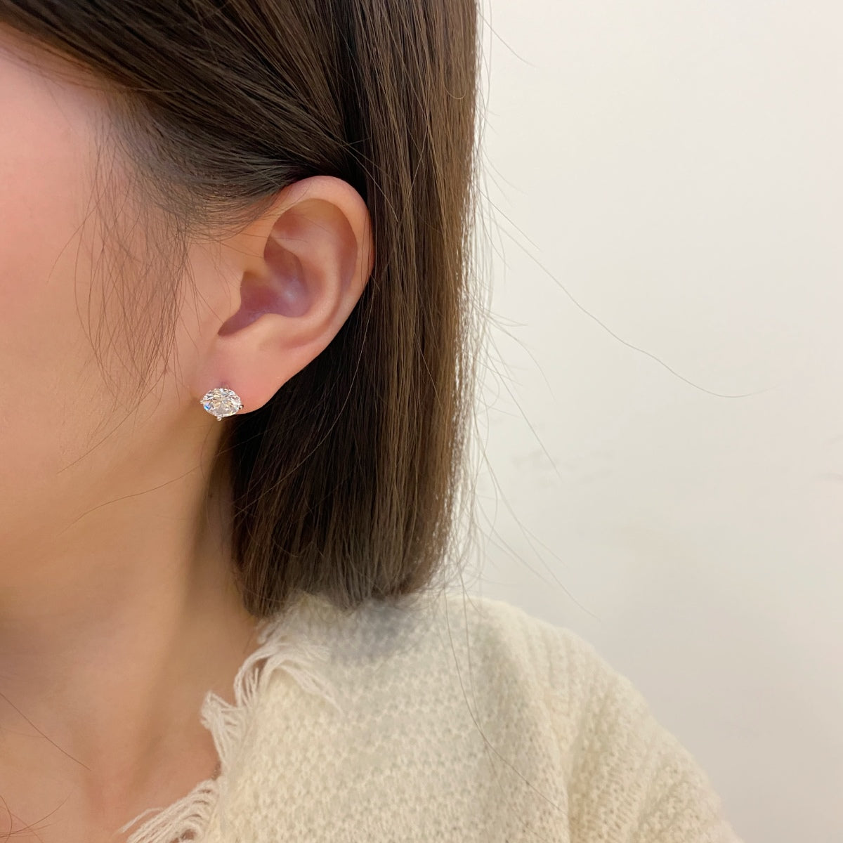 [Charm Aries Jewelry]Stylish Shiny Round Center Stone Stud Earrings