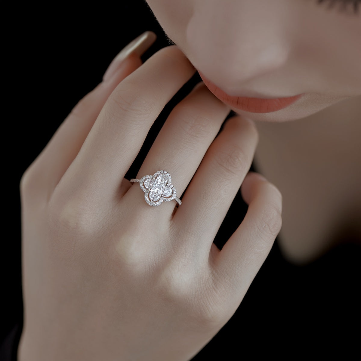 [Charm Aries Jewelry]Luxurious Eternity Flower Shape Banquet Ring