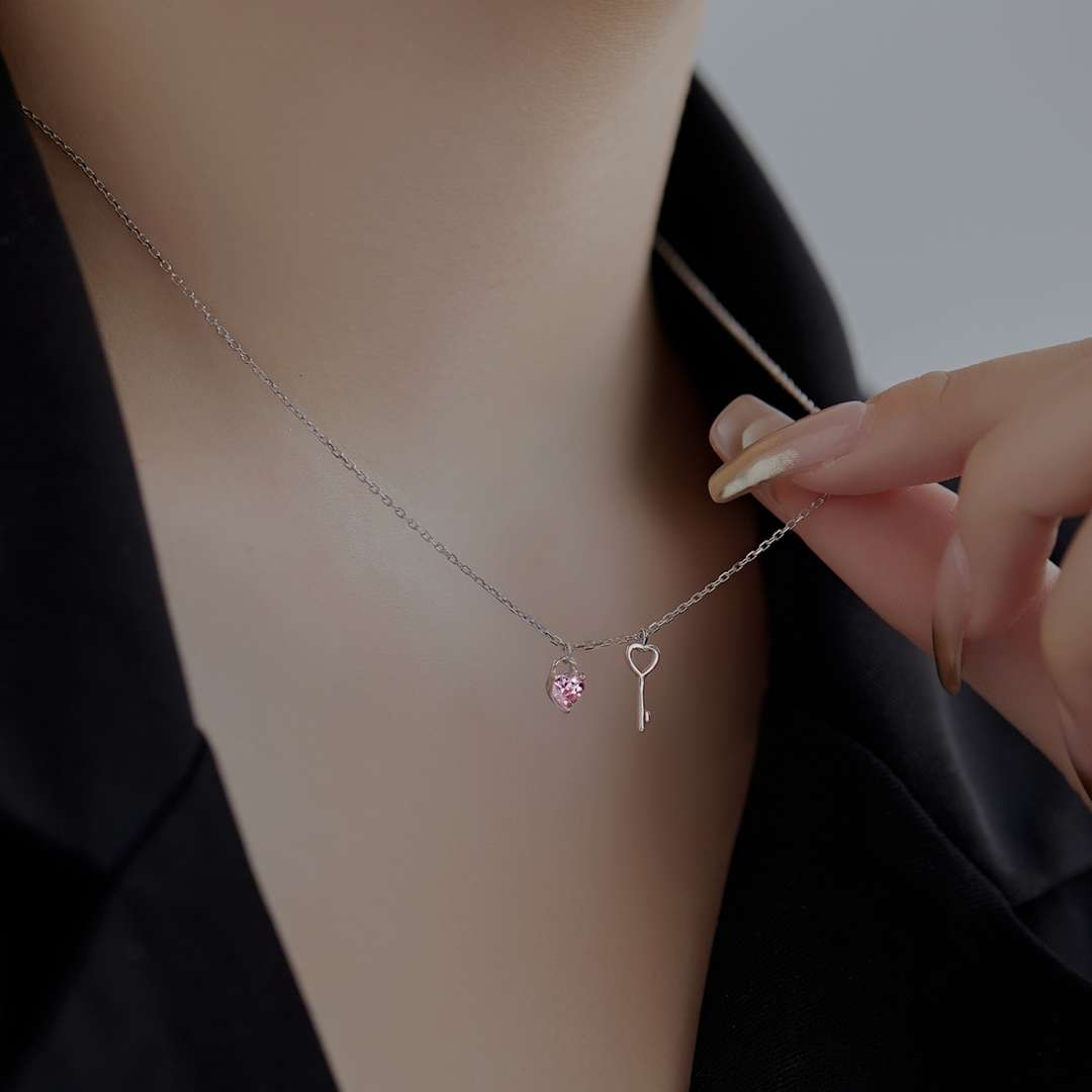 [Charm Aries Jewelry]Unique Heart Shape Key Pendent Necklace