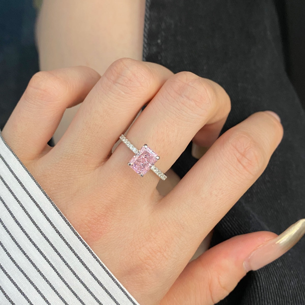 [Charm Aries Jewelry]2.0 Carat Dazzling Sparkling Radiant Cut Party Ring
