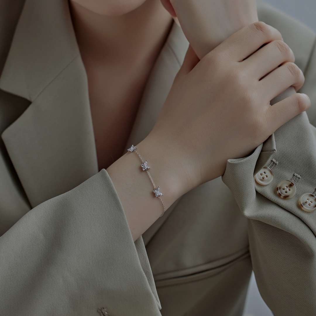 [Charm Aries Jewelry]Radiant Butterfly Shape Necklace