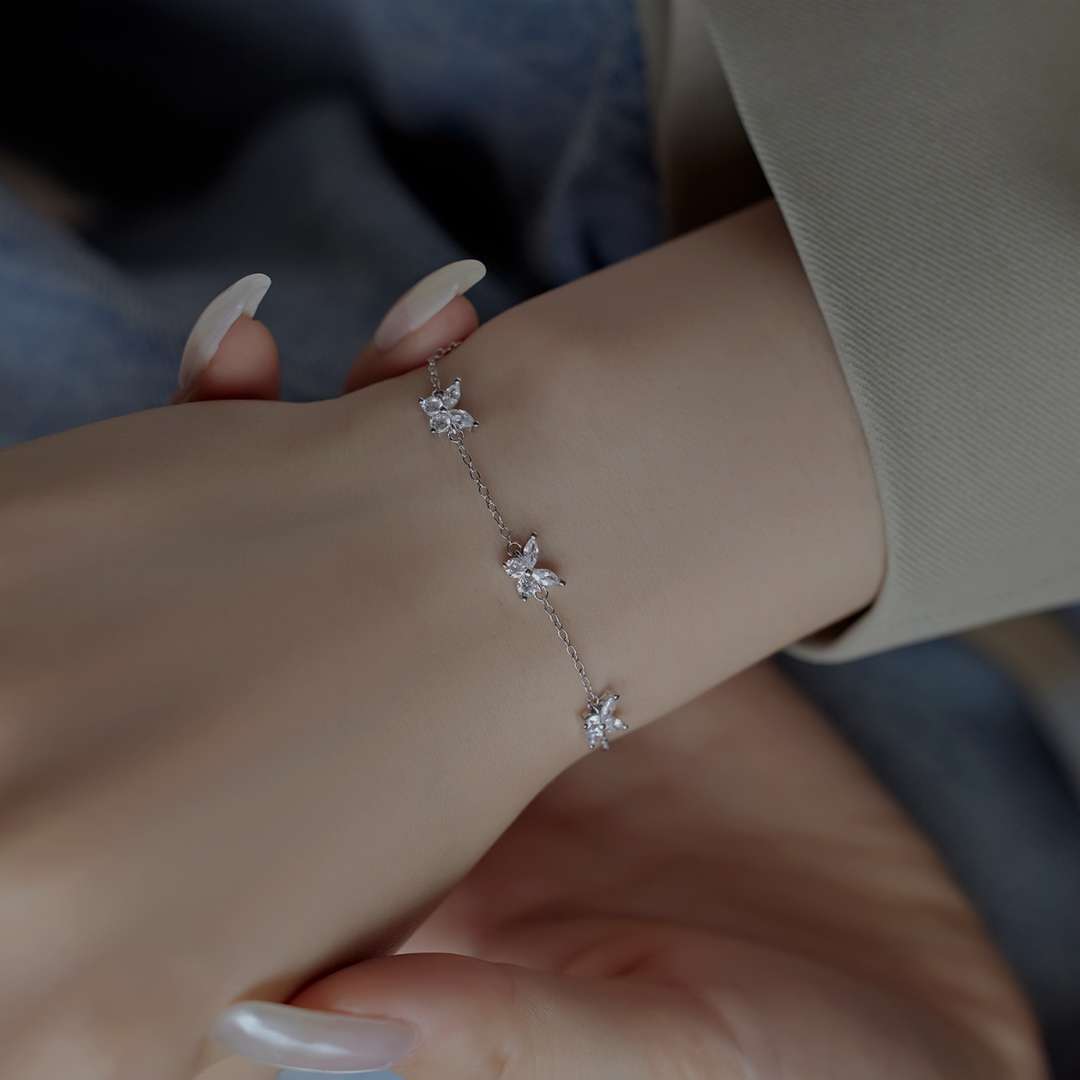 [Charm Aries Jewelry]Radiant Butterfly Shape Necklace