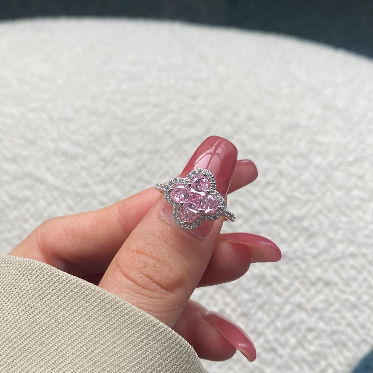 [Charm Aries Jewelry]Luxurious Eternity Flower Shape Banquet Ring