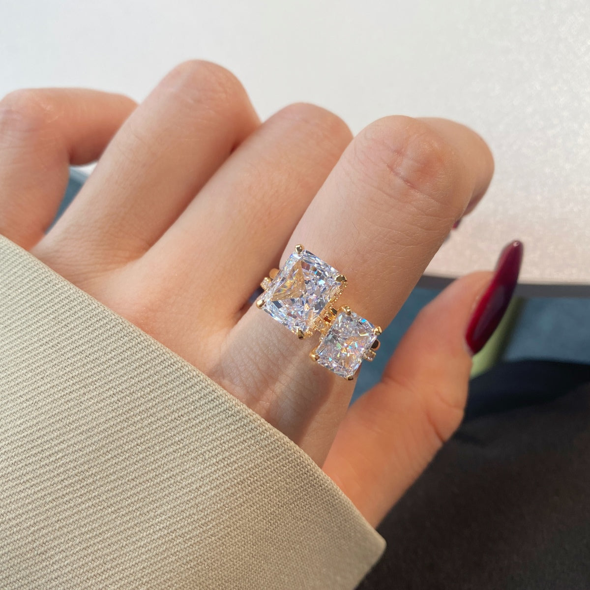 [Charm Aries Jewelry]4.0 Carat Ornate Enchanting Radiand Cut Banquet Ring
